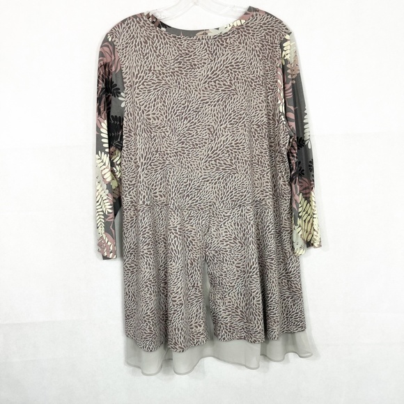 LOGO Lori Goldstein Gray Leaf Multi Print Chiffon Trim Swing Tunic - Size Large - Picture 2 of 5